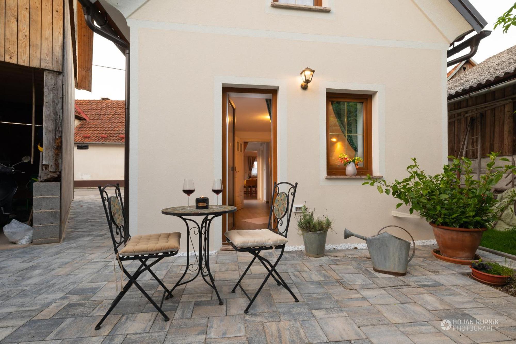 Cherry House - Cosy House - Ideal For Bear Watching, In The Neighborhood Of The Medieval Sneznik Castle Stari Trg pri Lozu المظهر الخارجي الصورة